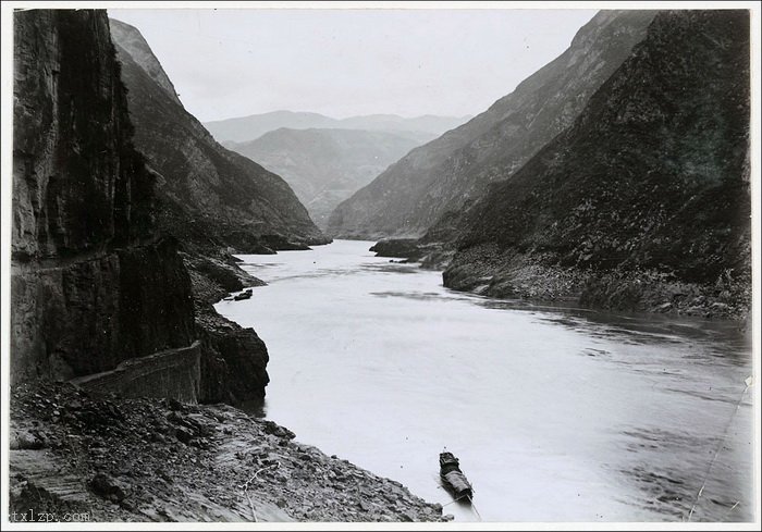 Photo of the Three Gorges along the Yangtze River taken by Henry Wilson from 1910-1911-China Archive