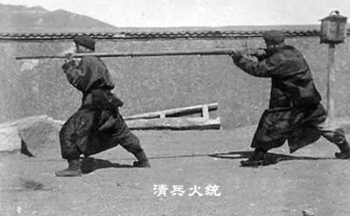 图片[1]-Photos of old Qing soldiers playing with swords and spears in 1900-China Archive