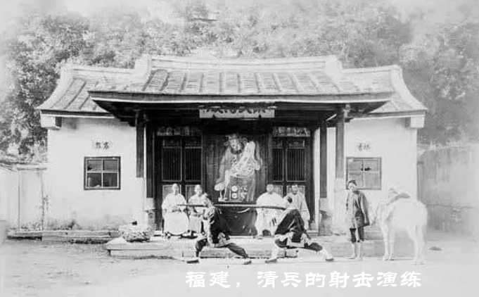 图片[4]-Photos of old Qing soldiers playing with swords and spears in 1900-China Archive