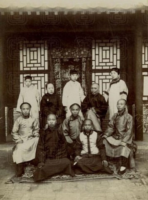 图片[3]-Family photo of one husband, one wife and many concubines in the Qing Dynasty-China Archive