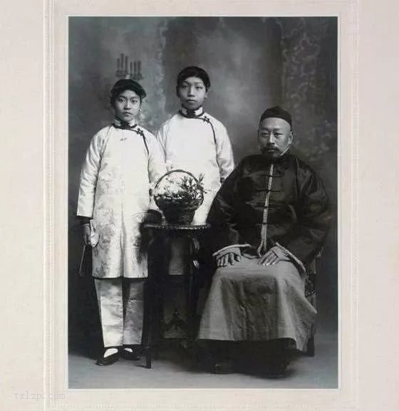 图片[6]-Real old photos of rich families in the late Qing Dynasty: wives and concubines in groups, children everywhere-China Archive