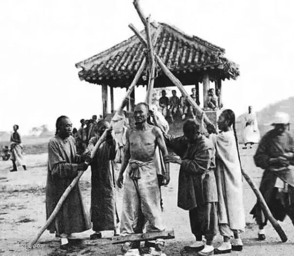 图片[7]-Old photos of prisoners in the late Qing Dynasty. The violent punishment is shocking-China Archive