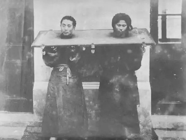 图片[17]-Old photos of prisoners in the late Qing Dynasty. The violent punishment is shocking-China Archive