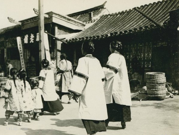 图片[5]-Old photos take you back a hundred years to see how people in the late Qing Dynasty spent the Spring Festival-China Archive