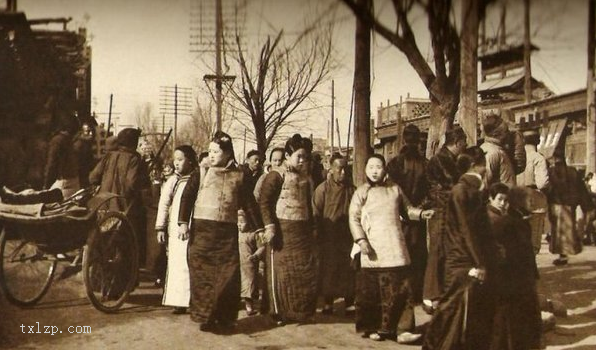 图片[2]-Old photos take you back a hundred years to see how people in the late Qing Dynasty spent the Spring Festival-China Archive