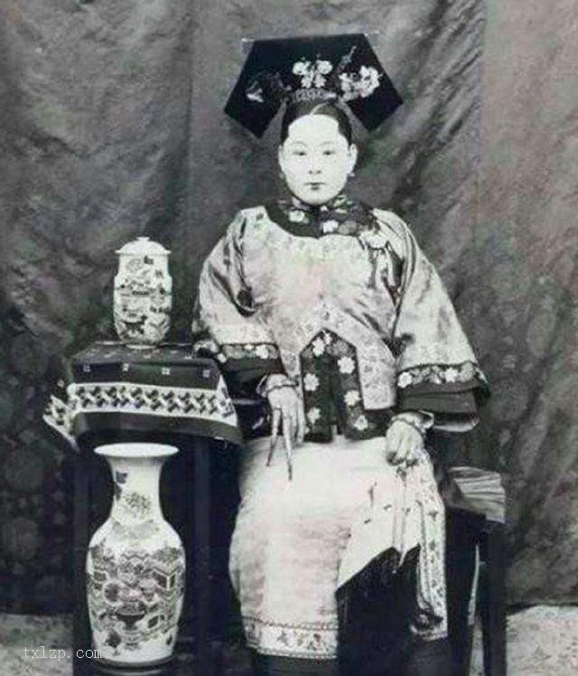 图片[1]-Old photos | Photos of rich women in the late Qing Dynasty-China Archive