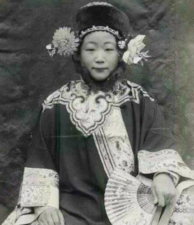 图片[3]-Old photos | Photos of rich women in the late Qing Dynasty-China Archive