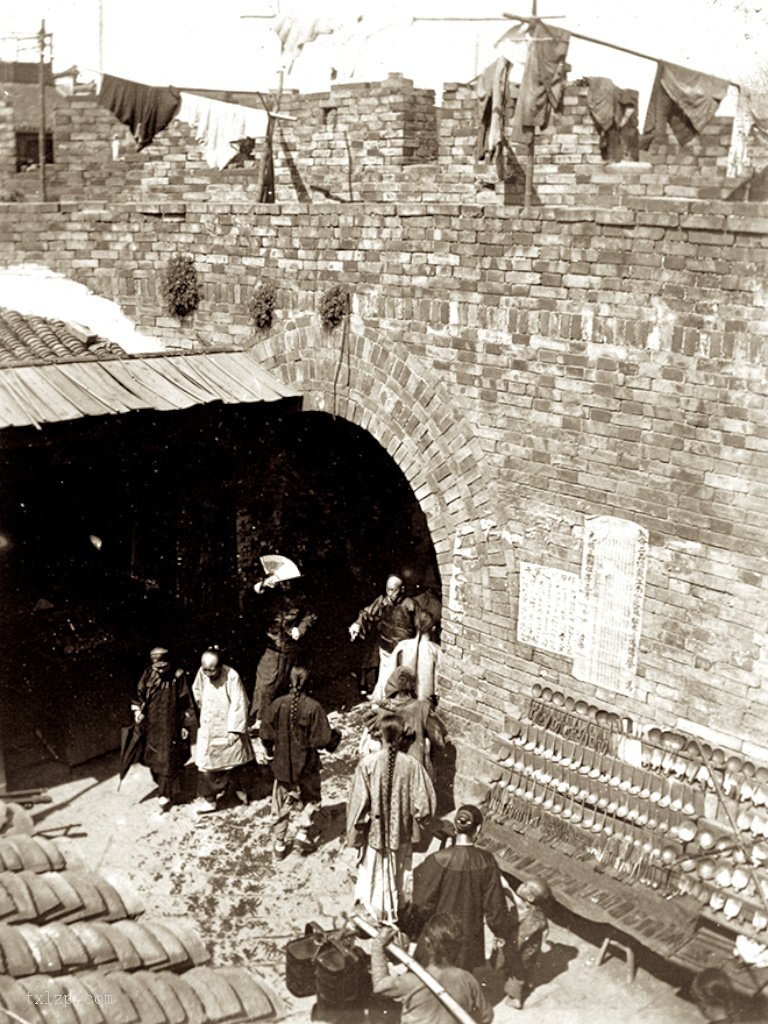图片[8]-Old photo: Street view of Shanghai city wall and pedestrians in 1902-China Archive