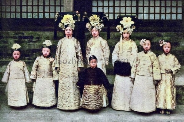 图片[2]-The last emperor, brother Puyi and empress Wanrong, photographed by Johnston in 1919-China Archive