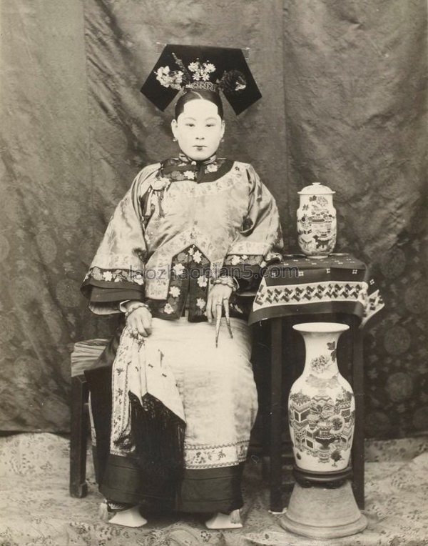 图片[5]-Photos of rich and noble women with long nails in the old photos of the Qing Dynasty-China Archive