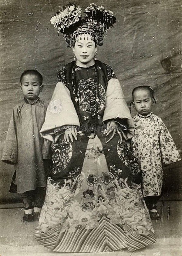 图片[4]-Photos of rich and noble women with long nails in the old photos of the Qing Dynasty-China Archive