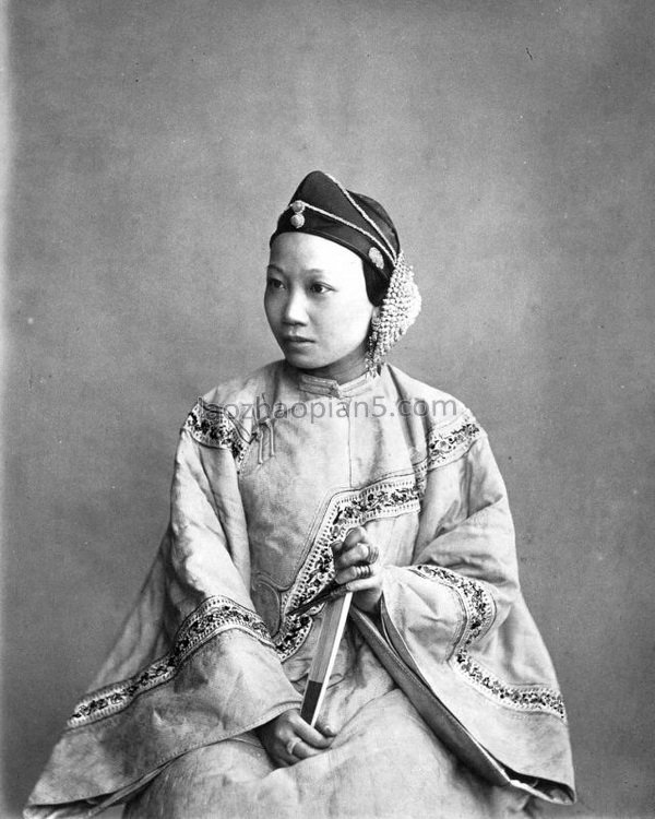 图片[6]-Photos of rich and noble women with long nails in the old photos of the Qing Dynasty-China Archive