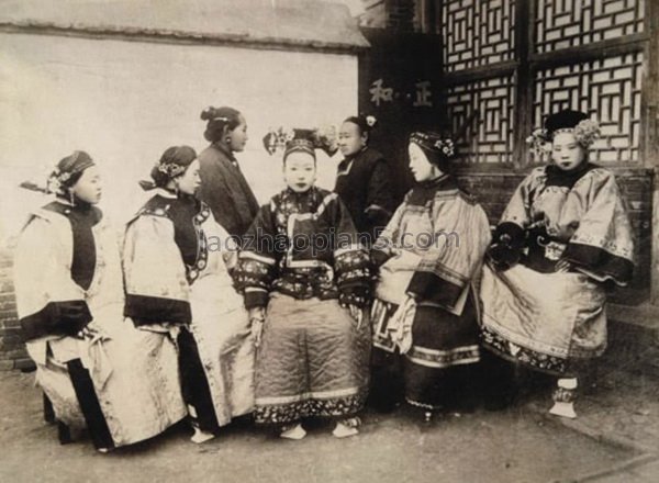 图片[10]-Photos of rich and noble women with long nails in the old photos of the Qing Dynasty-China Archive