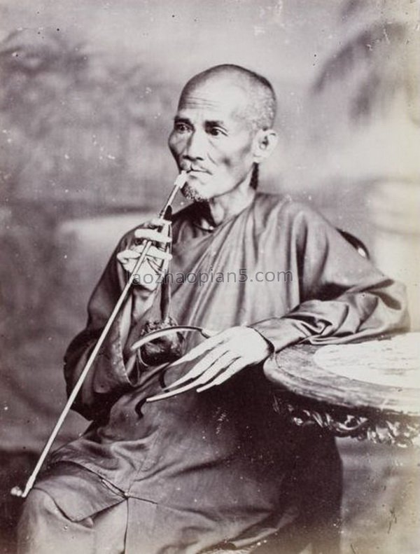 图片[11]-Photos of rich and noble women with long nails in the old photos of the Qing Dynasty-China Archive