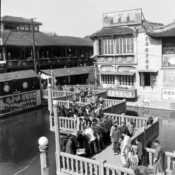 图片[7]-The image of the pavilion in the heart of the lake in Yu Garden in the old photos of Shanghai from the Qing Dynasty to the end of the Republic of China-China Archive