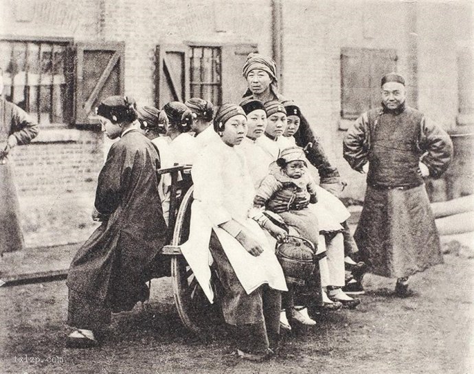 图片[4]-A group of authentic old photos of the Qing Dynasty. Figure 9 shows the wedding photo of Zeng Guofan’s daughter-China Archive