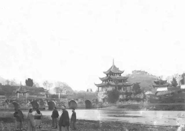 图片[1]-Old photos of Guiyang in the late Qing Dynasty A hundred years ago, the memorial archways of Youzha Street, Shuikou Temple, Jiaxiulou-China Archive