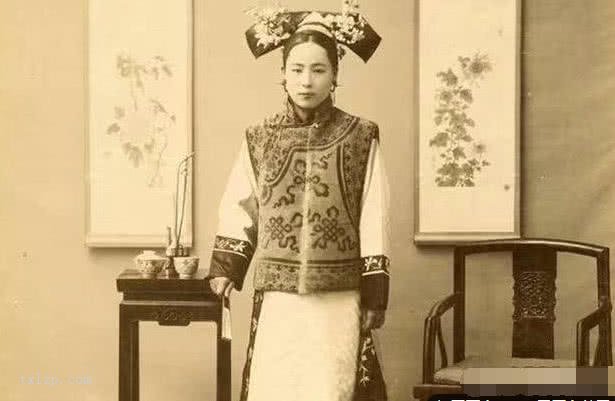 图片[1]-Qing Dynasty ladies: old photos of rich wives-China Archive