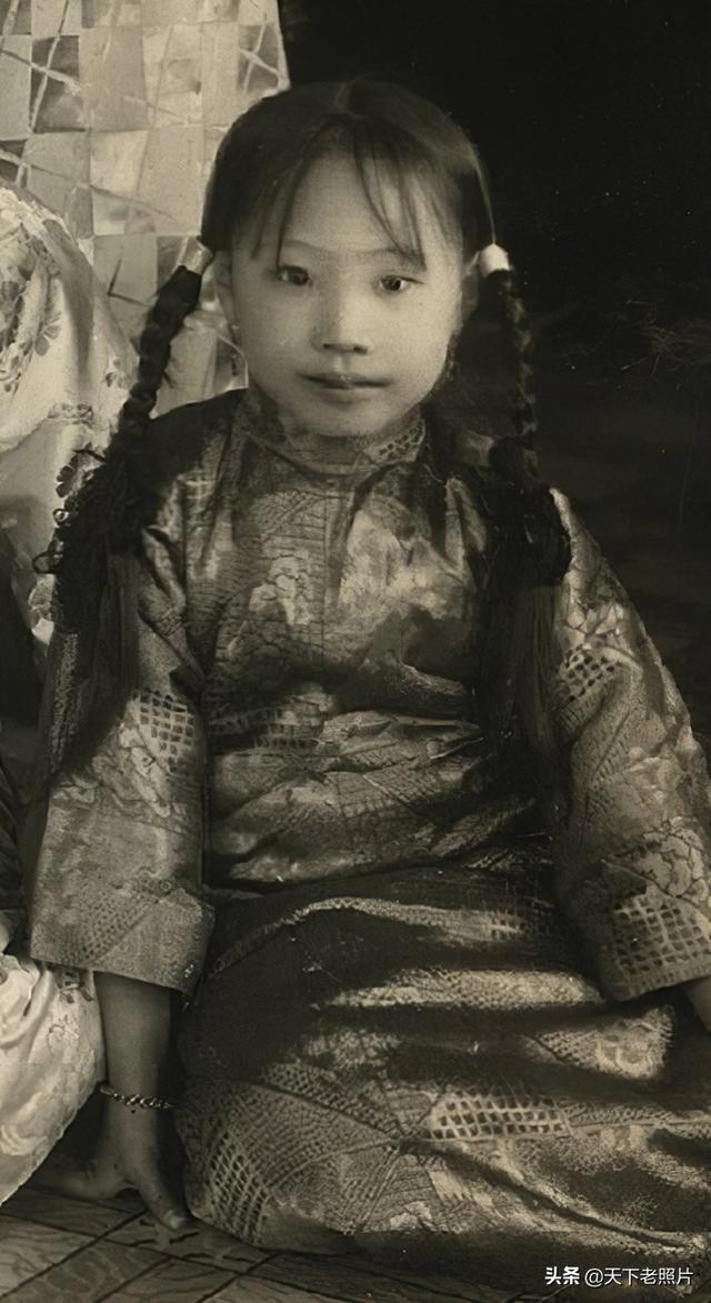 图片[2]-A group photo of the late emperor Pu Yi and his nine siblings in the 1920s-China Archive