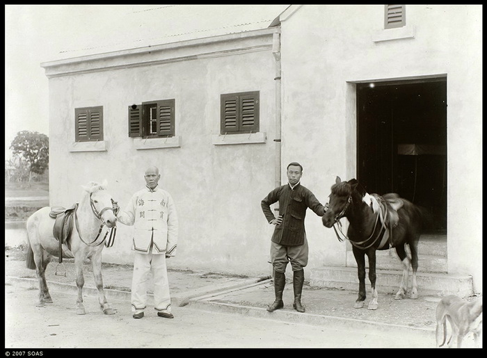 图片[2]-In 1913, the old picture of the groom of Nanning Customs in Guangxi was taken by He Zhilan-China Archive