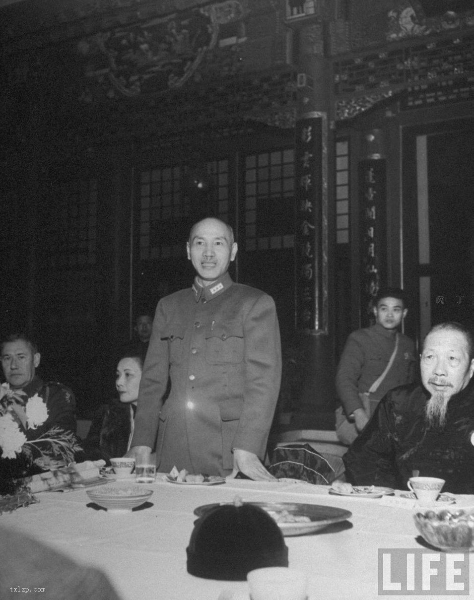 图片[3]-Group photos of Chiang Kai shek and Song Meiling’s visit to Peiping in December 1945-China Archive