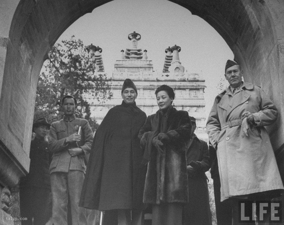 图片[2]-Group photos of Chiang Kai shek and Song Meiling’s visit to Peiping in December 1945-China Archive