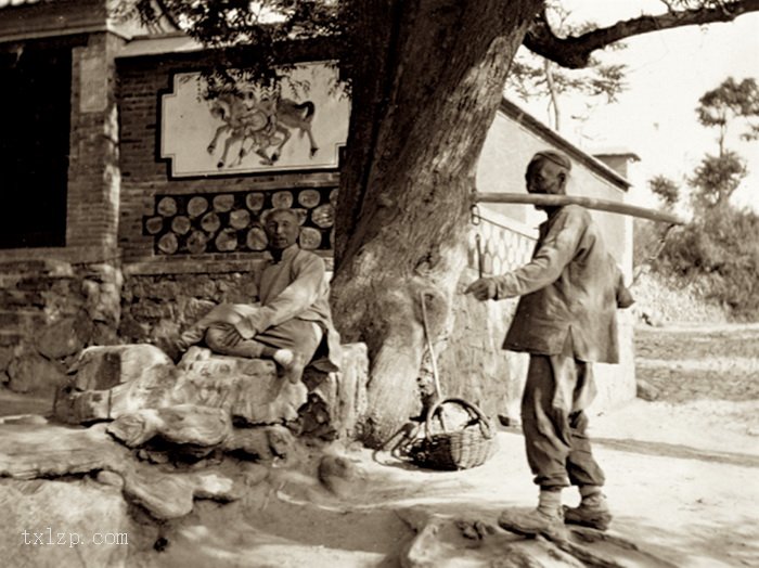图片[7]-Old photos of foreigners having a picnic on the old building of Beijing in 1919-China Archive
