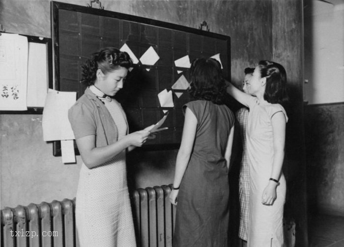 图片[3]-Old photos of beautiful women in cheongsam during the Republic of China-China Archive