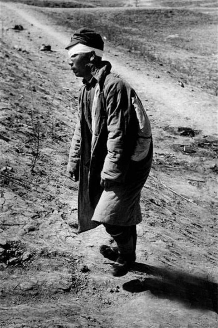 图片[7]-Old photo: The wounded soldiers in the bloody battle Taierzhuang walked to the hospital for a live shot-China Archive