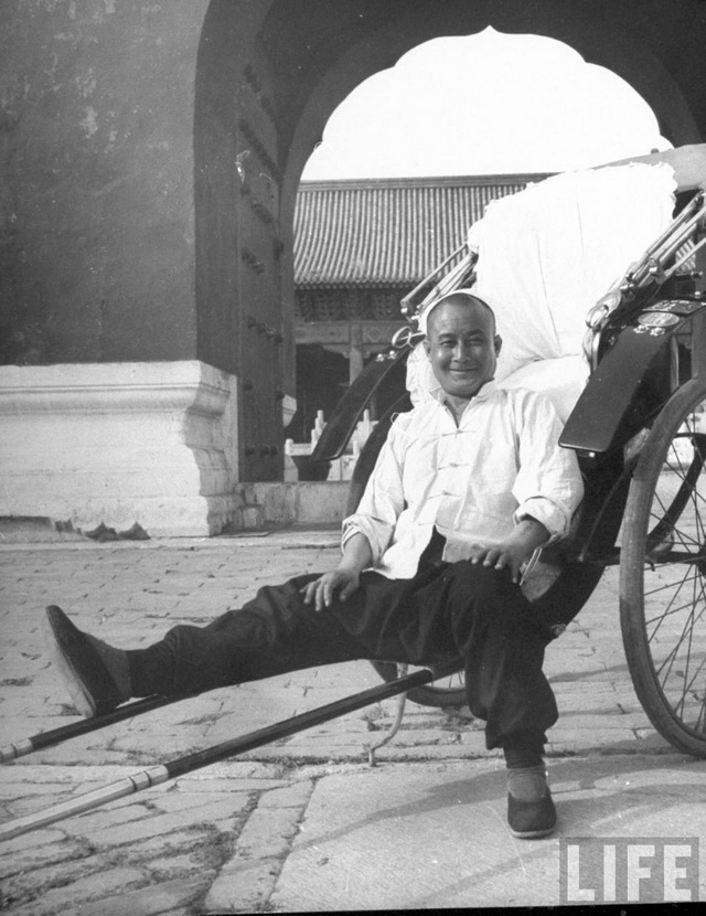 图片[4]-The video of Beijing rickshaw pullers taken in May 1946-China Archive