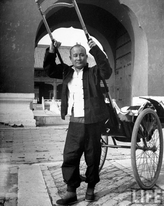 图片[6]-The video of Beijing rickshaw pullers taken in May 1946-China Archive