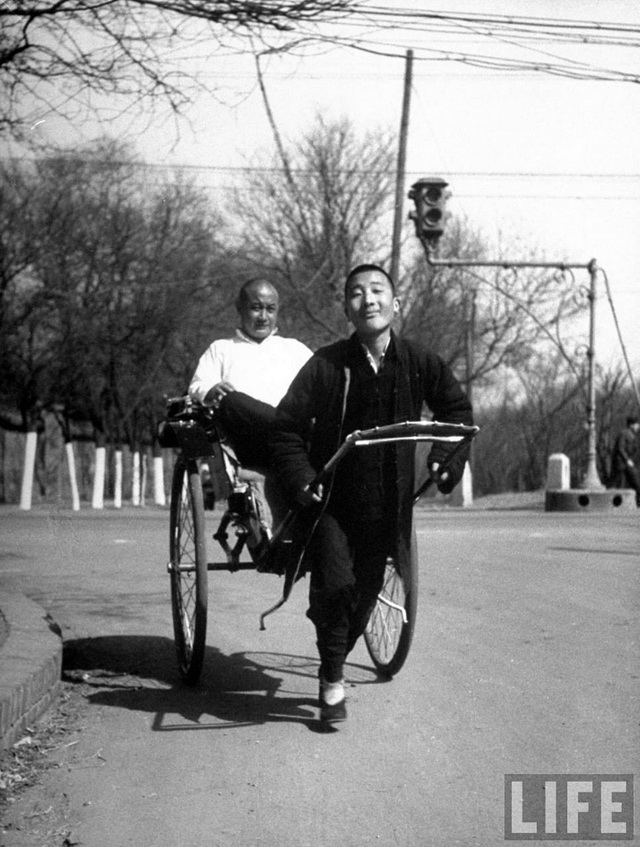 图片[12]-The video of Beijing rickshaw pullers taken in May 1946-China Archive