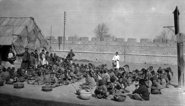 图片[17]-The tragic scene of Shandong’s great famine reappeared in the old photos of Jinan in 1927-China Archive