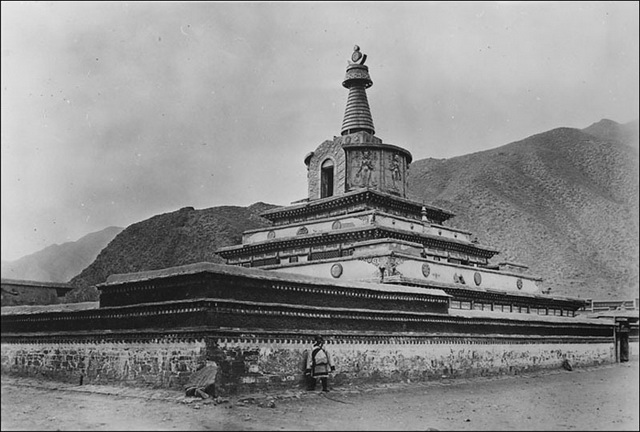 The old photo of Labrang Temple in Xiahe, Gansu in 1925. The magnificent buildings in front of the river and behind the mountain-China Archive
