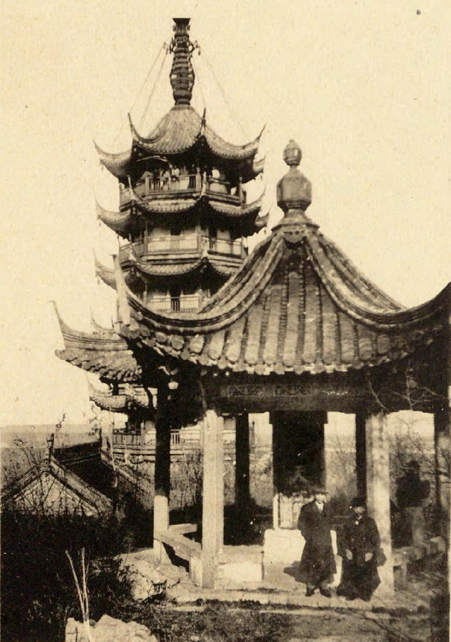 图片[3]-The old photo of Zhenjiang, Jiangsu in 1906. The beautiful scenery of Dinghui Temple, Ganlu Temple, Jinshan Temple a hundred years ago-China Archive