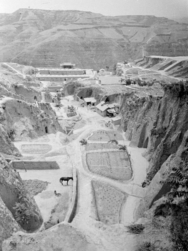 1944 Old photos of people living in caves in Linfen, Shanxi-China Archive