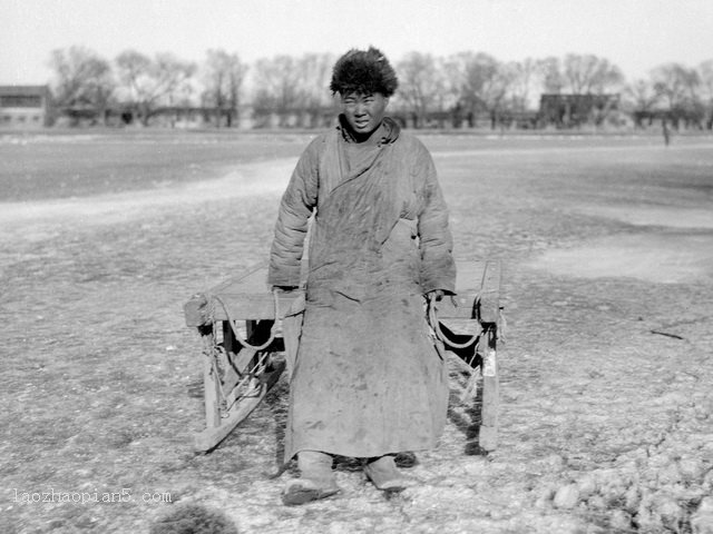 图片[2]-Old photos of the ice fetching man working site in Beijing in 1924-China Archive