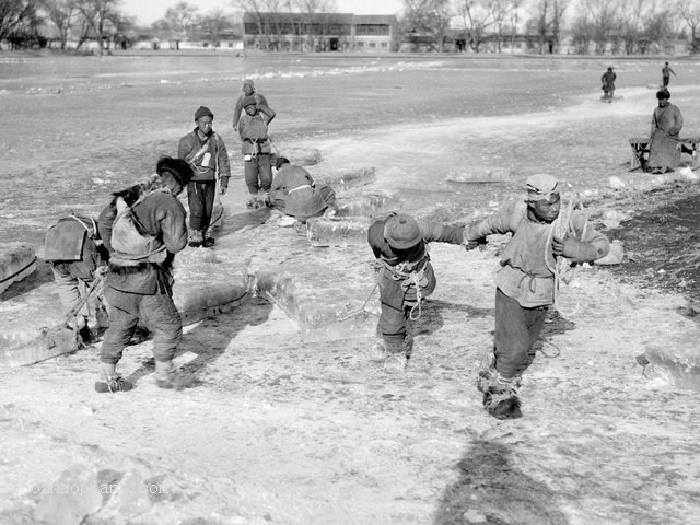 图片[8]-Old photos of the ice fetching man working site in Beijing in 1924-China Archive