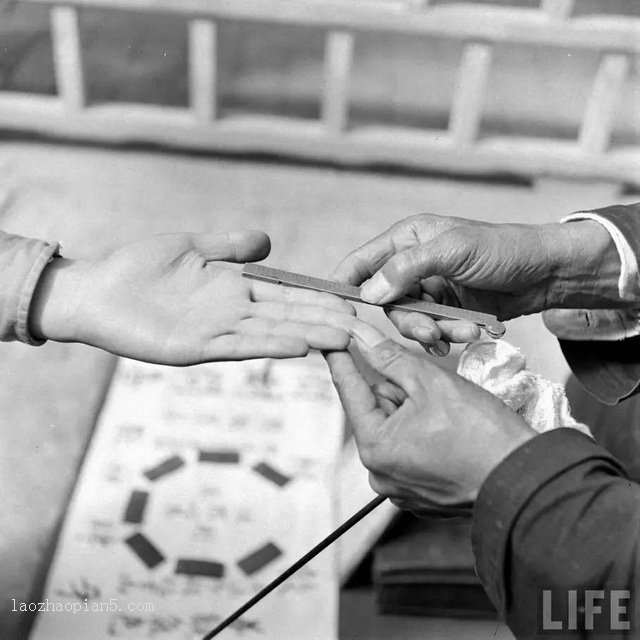 图片[6]-Picture taken on the spot of a fortune teller in Lintong, Shaanxi in 1947-China Archive