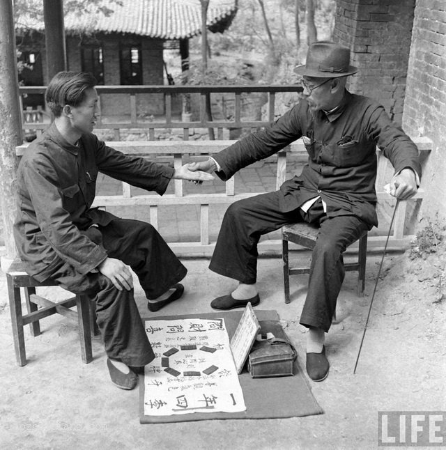 图片[8]-Picture taken on the spot of a fortune teller in Lintong, Shaanxi in 1947-China Archive