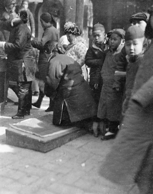 图片[8]-Old photos of Baoding, Hebei, 1919 Images of Baoding people praying for blessings and burning incense a hundred years ago-China Archive