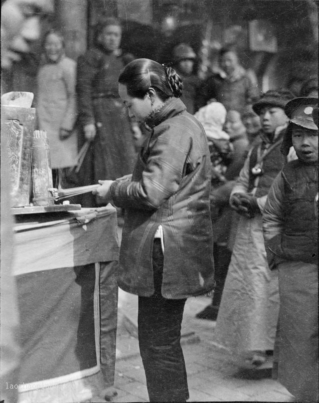 图片[7]-Old photos of Baoding, Hebei, 1919 Images of Baoding people praying for blessings and burning incense a hundred years ago-China Archive