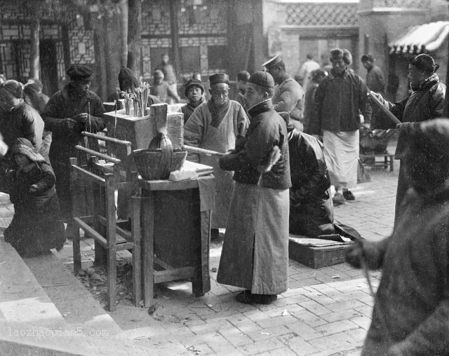 图片[5]-Old photos of Baoding, Hebei, 1919 Images of Baoding people praying for blessings and burning incense a hundred years ago-China Archive