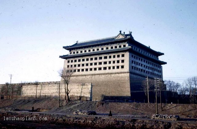 Do these buildings still exist according to the old color photos of Beijing in 1945?-China Archive