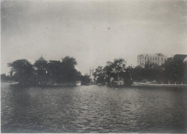 图片[2]-An old photo of Nanchang in the 1930s Eighty years ago, the Bayi Bridge, the rope golden tower of the East Lake, Nanchang-China Archive