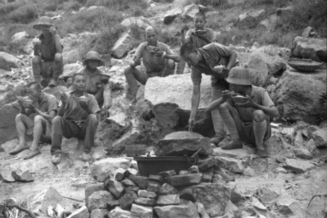 图片[8]-Old photos taken during the field training of new soldiers of the national army in Hubei in 1942-China Archive