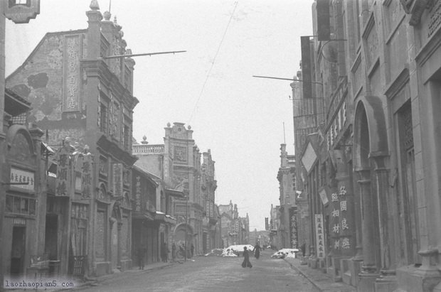 图片[2]-Old photos of Zhengzhou in 1943. The commercial street in front of the railway station was shabby under Japanese bombing-China Archive