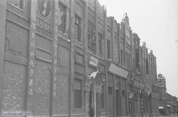 图片[1]-Old photos of Zhengzhou in 1943. The commercial street in front of the railway station was shabby under Japanese bombing-China Archive