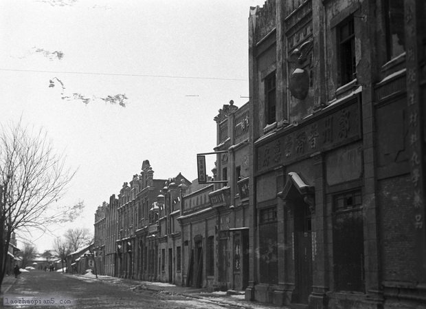 图片[4]-Old photos of Zhengzhou in 1943. The commercial street in front of the railway station was shabby under Japanese bombing-China Archive