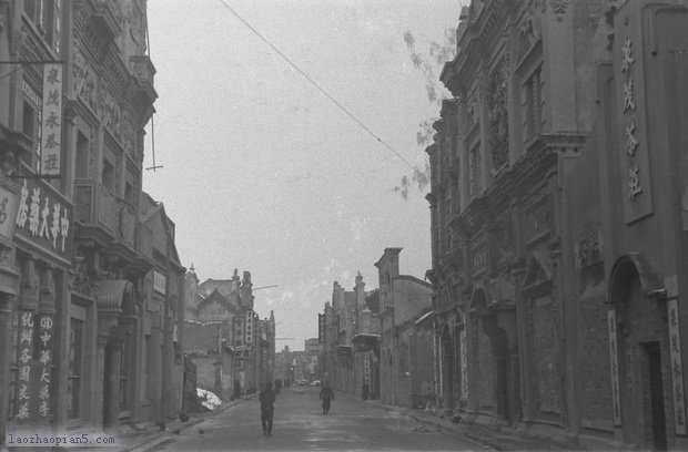 图片[8]-Old photos of Zhengzhou in 1943. The commercial street in front of the railway station was shabby under Japanese bombing-China Archive